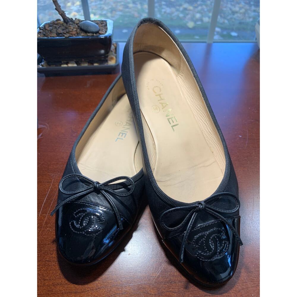Authentic Chanel Lambskin Leather Ballet Flats 36.5 Black CC Bow Patent Cap Toe - Picture 11 of 15